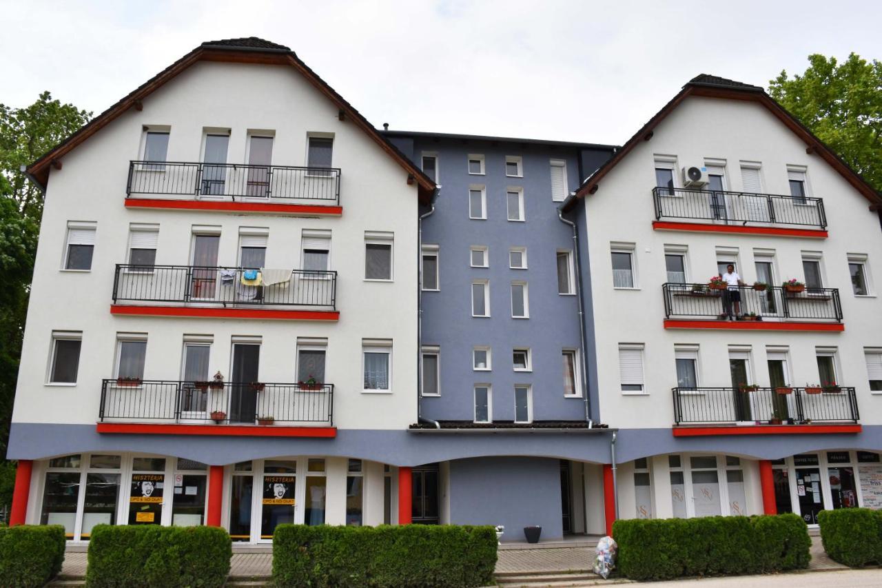Pilikan Apartments Lenti Exterior photo